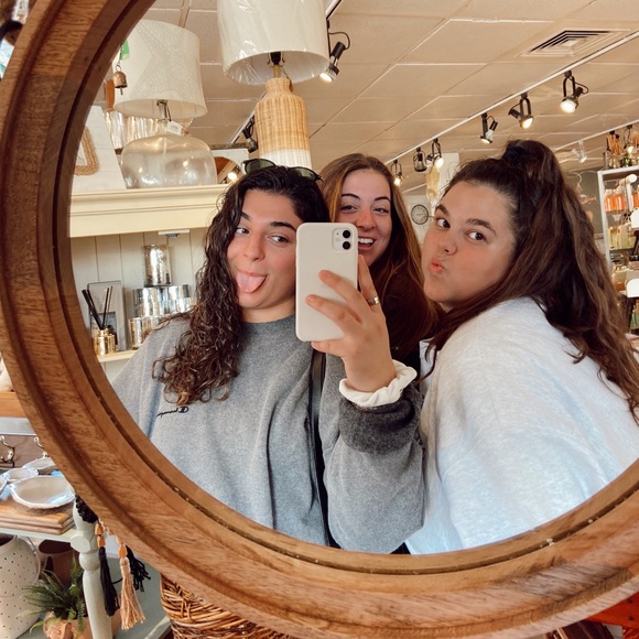 Meet your Posher, Courtney - Picture 1 of 1